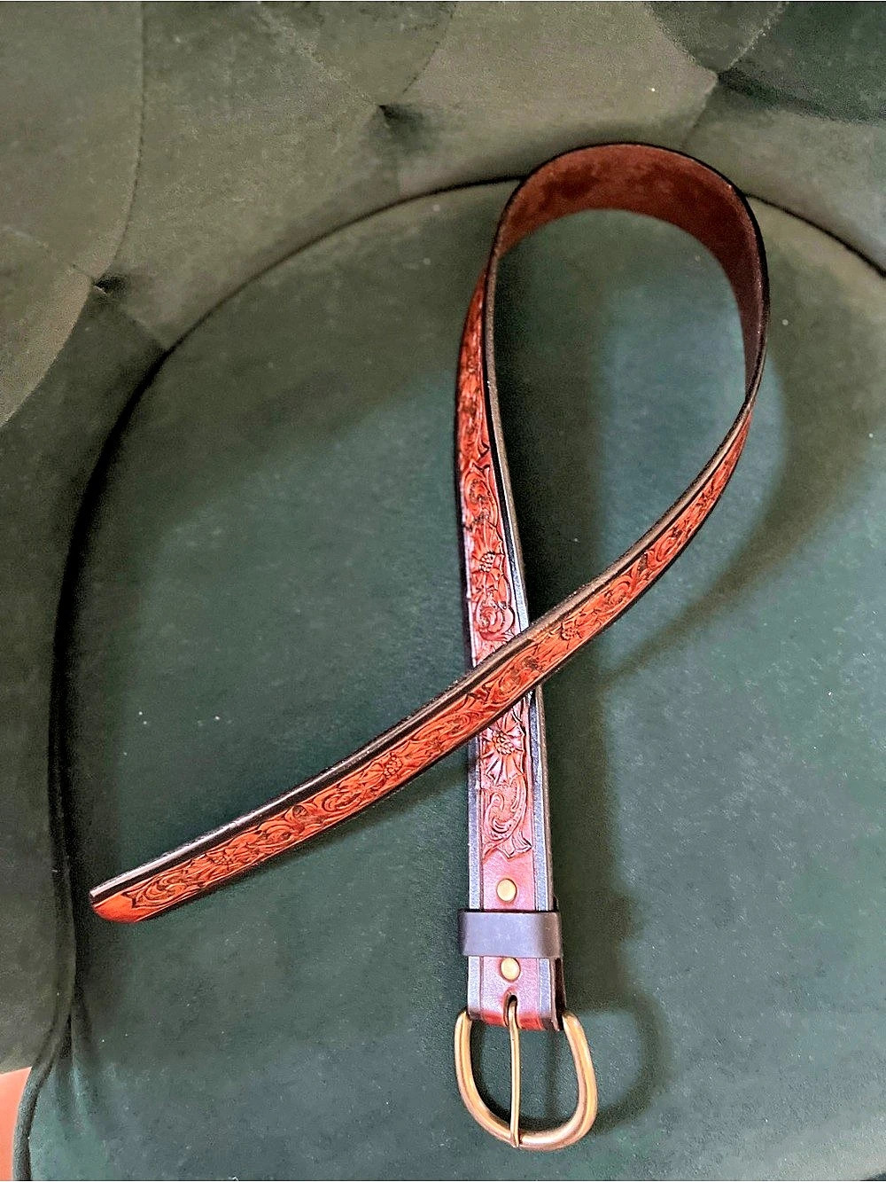 Vintage Hand Tooled Floral Western Leather-Belt Brown & Black with Brass Buckle.
